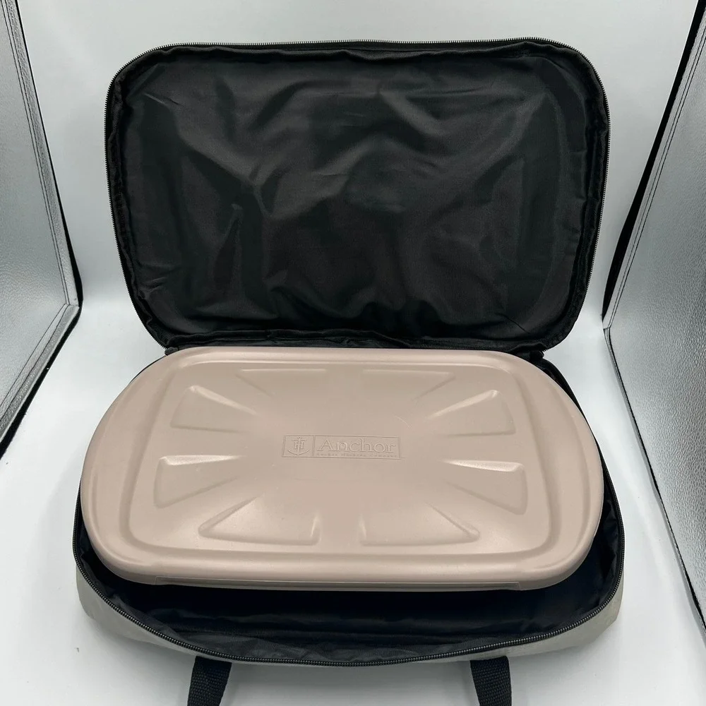 Anchor Hocking Baking Dish with Insulated Tote Unisex 3Qt Gray Good Casserole